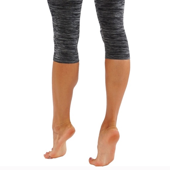Gray power flex Capri legging - Picture 3 of 4
